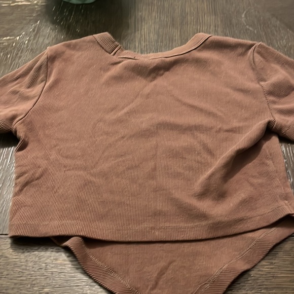 FOREVER 21 CROPPED TEE - Picture 2 of 2